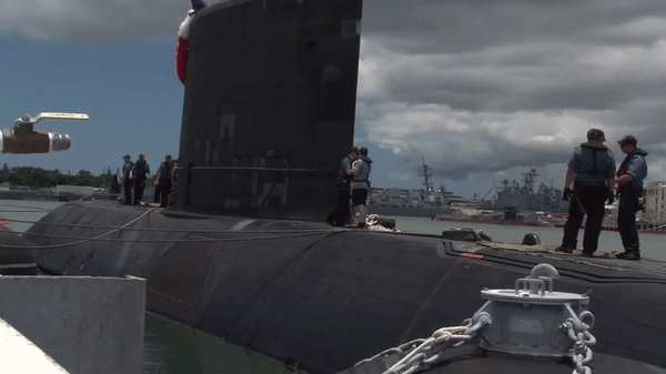 Căn cứ hải quân Anh phong tỏa khẩn cấp vì thủy thủ đùa có bom trên tàu ngầm chiến lược