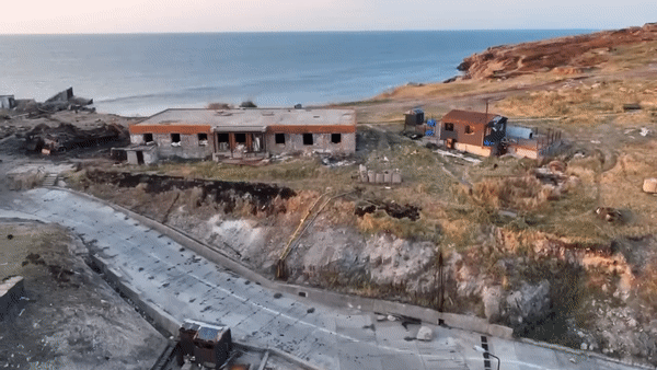 Vừa thượng cờ trên đảo Rắn, lính Ukraine ngay lập tức bị quân đội Nga tập kích?