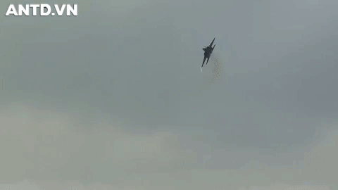 F-15 cụt cánh vẫn lết về căn cứ an toàn, kỳ tích vừa lặp lại lần thứ 2