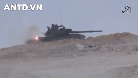 Xe tăng Syria bị phiến quân dùng tên lửa chống tăng phá hủy