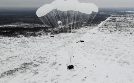 Thiết giáp nhảy dù BMD-4M đang nhảy dù Thiết giáp nhảy dù BMD-4M đang nhảy dù