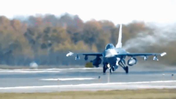 Thương vụ F-16 của Philippines có nguy cơ 'quay đầu' vì hết tiền