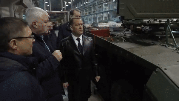 Tổng thống Putin yêu cầu tăng tốc cung cấp vũ khí cho quân đội Nga