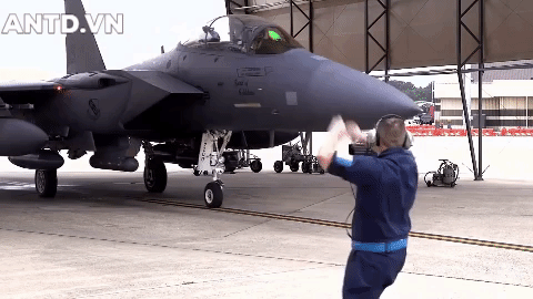 F-15 cụt cánh vẫn lết về căn cứ an toàn, kỳ tích vừa lặp lại lần thứ 2