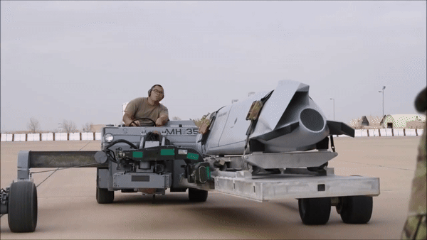 Mỹ sắp chuyển tên lửa không đối đất tầm xa cực nguy hiểm cho Ukraine?