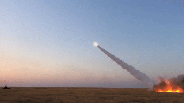 Cận cảnh tổ hợp phòng không Buk-M1 Nga đánh chặn tên lửa HIMARS