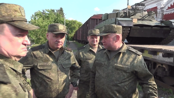 Vì sao quân đội Nga thúc đẩy việc sản xuất xe tăng?