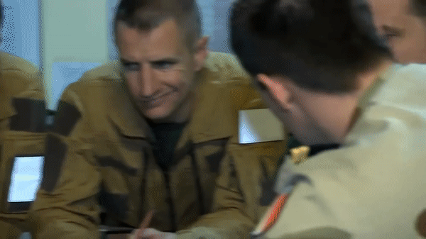 Tiêm kích J-10C Pakistan khiến Rafale của Ấn Độ 'choáng váng' với khả năng gây nhiễu điện tử?