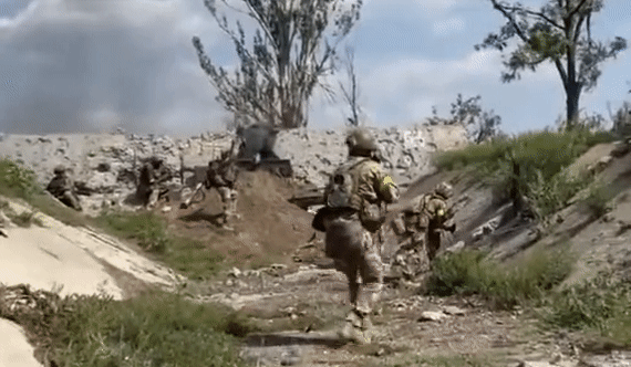 Ukraine tuyên bố phản công Nga trên toàn chiến tuyến