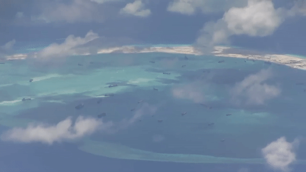 Tiêm kích đánh chặn MiG-31 Nga buộc 'thần biển' P-8A Mỹ phải đổi hướng bay