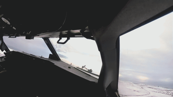 Tiêm kích đánh chặn MiG-31 Nga buộc 'thần biển' P-8A Mỹ phải đổi hướng bay