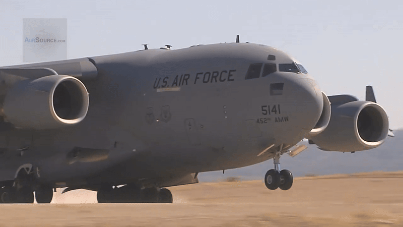 Dùng vận tải cơ C-17 trục xuất người di cơ, Mỹ tiêu tốn gấp 5 lần dùng máy bay thương mại