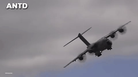'Lực sĩ bay' A-400M của Pháp va chạm với vận tải cơ CC-150 Canada