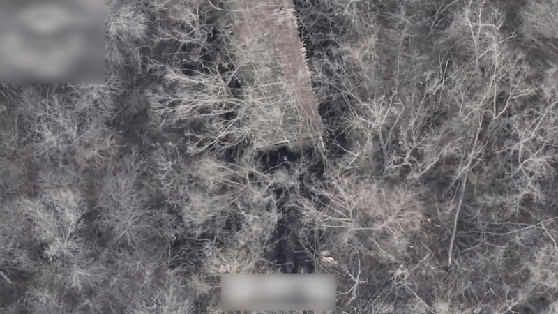 Drone cáp quang Nga tập kích pháo tự hành PzH 2000 của Ukraine trong video công bố ngày 24/3.