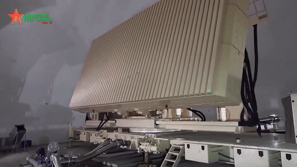 Khoảnh khắc tên lửa Iran bị đánh chặn ngoài khí quyển khi tấn công Israel