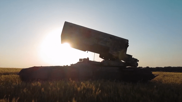 Nga đăng video 'hỏa thần nhiệt áp' TOS-1A 'thiêu rụi' mục tiêu của quân đội Ukraine