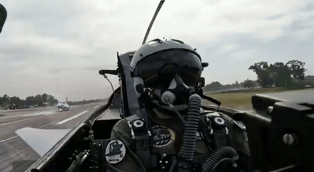 Tiêm kích J-10C Pakistan khiến Rafale của Ấn Độ 'choáng váng' với khả năng gây nhiễu điện tử?