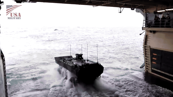 Thủy quân Lục chiến Mỹ nhận được thêm xe chiến đấu lội nước ACV-C mới