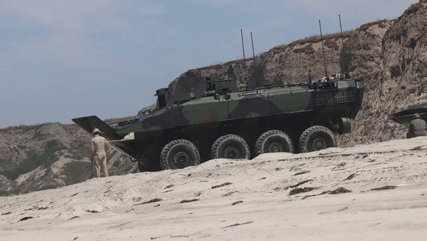 Thủy quân Lục chiến Mỹ nhận được thêm xe chiến đấu lội nước ACV-C mới