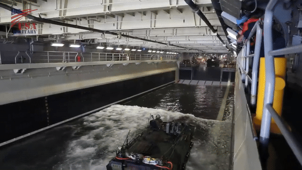 Thủy quân Lục chiến Mỹ nhận được thêm xe chiến đấu lội nước ACV-C mới