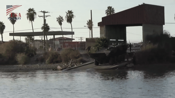 Thủy quân Lục chiến Mỹ nhận được thêm xe chiến đấu lội nước ACV-C mới