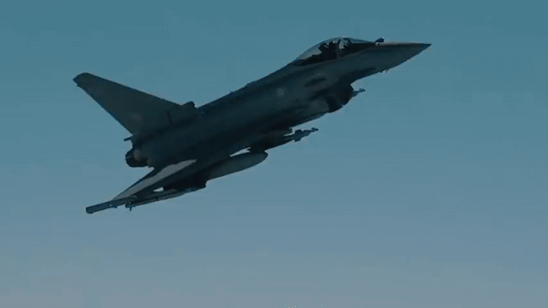 Tiêm kích Typhoon của Anh tiếp cận bán đảo Crimea ở khoảng cách nguy hiểm