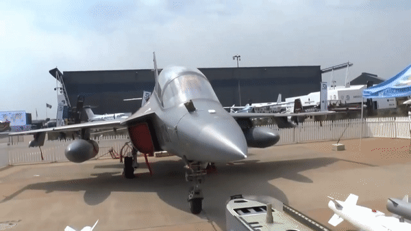 Chiến đấu cơ hạng nhẹ L-15 Trung Quốc sẽ thay thế F-16 Mỹ trong biên chế không quân Pakistan?