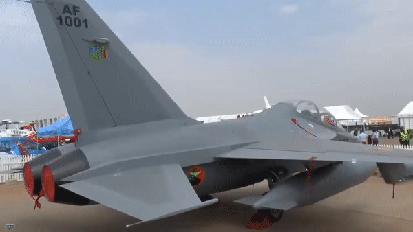 Chiến đấu cơ hạng nhẹ L-15 Trung Quốc sẽ thay thế F-16 Mỹ trong biên chế không quân Pakistan?