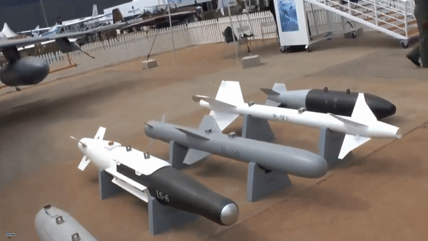 Chiến đấu cơ hạng nhẹ L-15 Trung Quốc sẽ thay thế F-16 Mỹ trong biên chế không quân Pakistan?