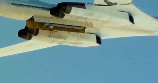 Tổng thống Putin bay trên máy bay ném bom chiến lược Tu-160M