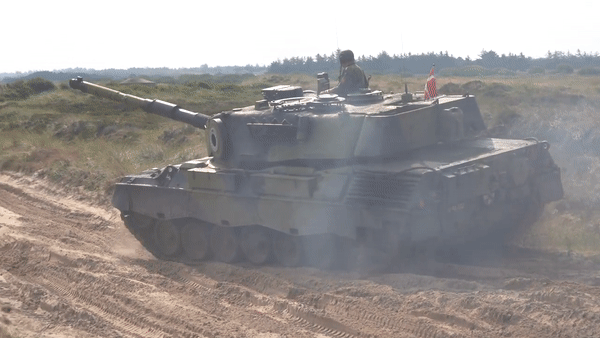'Xe tăng có vỏ giáp tệ nhất chiến sự' được tung vào tham chiến tại Đông Âu