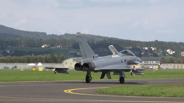 Tiêm kích Typhoon của Anh tiếp cận bán đảo Crimea ở khoảng cách nguy hiểm