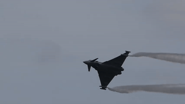 Tiêm kích Typhoon của Anh tiếp cận bán đảo Crimea ở khoảng cách nguy hiểm