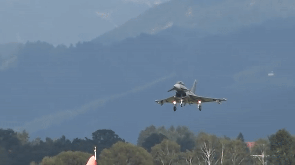 Tiêm kích Typhoon của Anh tiếp cận bán đảo Crimea ở khoảng cách nguy hiểm