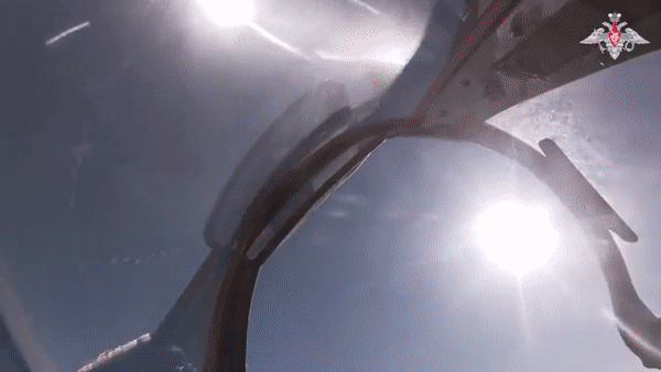 Tiêm kích MiG-31 Nga bốc cháy và lao xuống đất