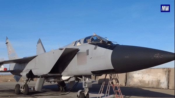 Tiêm kích MiG-31 Nga bốc cháy và lao xuống đất