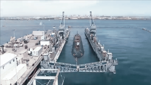 Quá tốn thời gian và tiền bạc để sửa tàu ngầm hạt nhân 'sói biển' của Mỹ