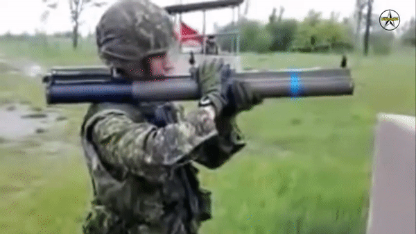 Súng chống tăng M72 ‘cổ lỗ’ vẫn được binh lính Ukraine sử dụng tiêu diệt thiết giáp BTR-80 Nga