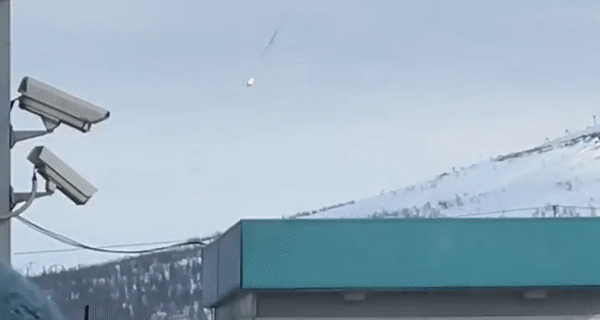 Tiêm kích MiG-31 Nga bốc cháy và lao xuống đất