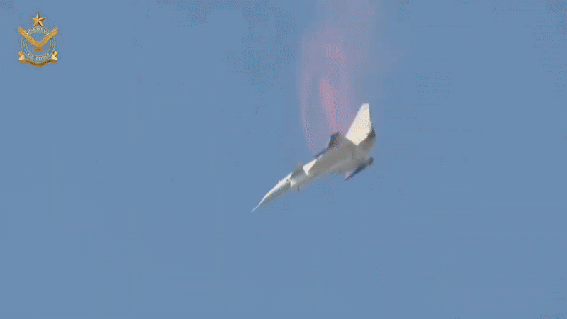 Tiêm kích J-10C Pakistan khiến Rafale của Ấn Độ 'choáng váng' với khả năng gây nhiễu điện tử?