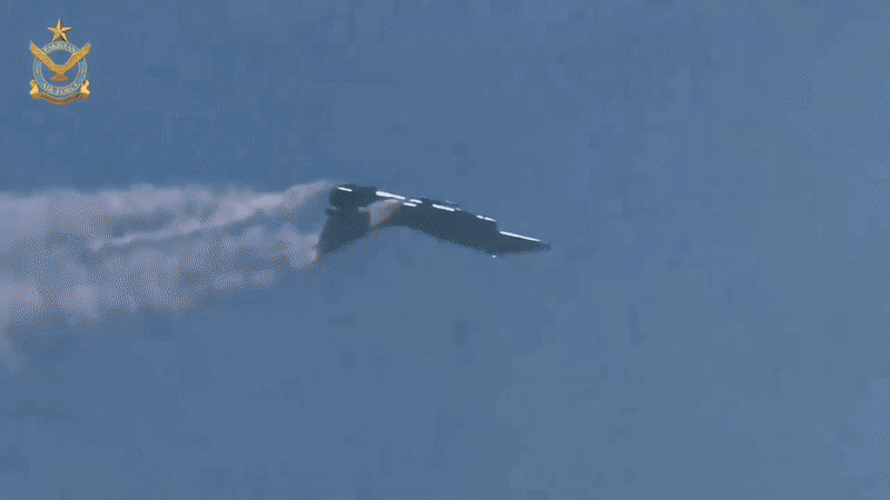 Tiêm kích J-10C Pakistan khiến Rafale của Ấn Độ 'choáng váng' với khả năng gây nhiễu điện tử?