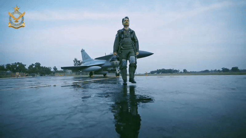 Tiêm kích J-10C Pakistan khiến Rafale của Ấn Độ 'choáng váng' với khả năng gây nhiễu điện tử?