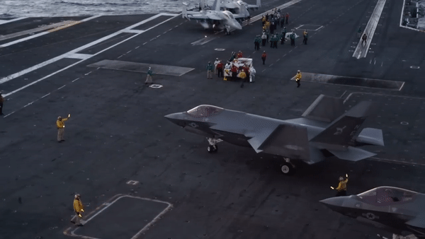 Tiêm kích hạm tàng hình F-35C Mỹ được lệnh tấn công Houthi