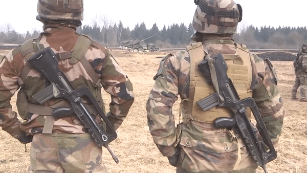 'Chiến thuật phi tiêu chuẩn' Ukraine áp dụng với pháo Caesar khi tấn công đảo Rắn