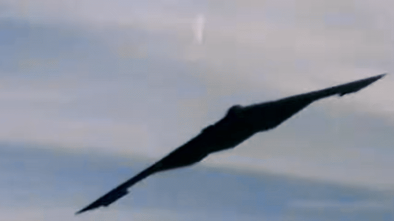 Máy bay ném bom 'Bóng ma' B-2 Mỹ bay 37 giờ liên tục để tập kích Iran