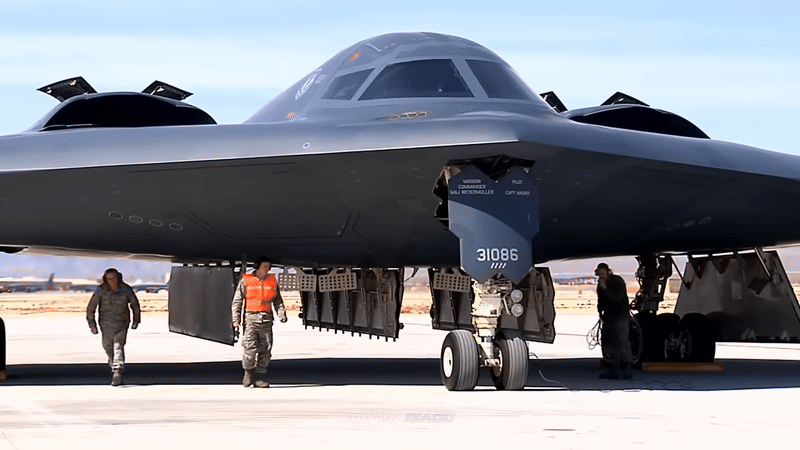 Máy bay ném bom 'Bóng ma' B-2 Mỹ bay 37 giờ liên tục để tập kích Iran