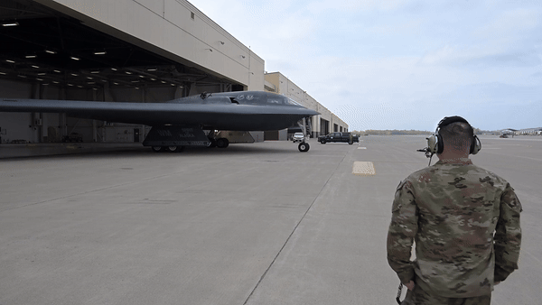 Máy bay ném bom 'Bóng ma' B-2 Mỹ bay 37 giờ liên tục để tập kích Iran