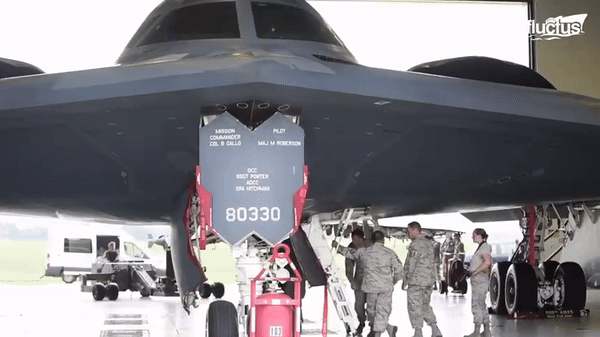 Máy bay ném bom 'Bóng ma' B-2 Mỹ bay 37 giờ liên tục để tập kích Iran