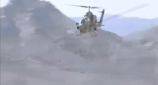 Không quân Israel phá hủy liền lúc 5 trực thăng tấn công AH-1J của Iran