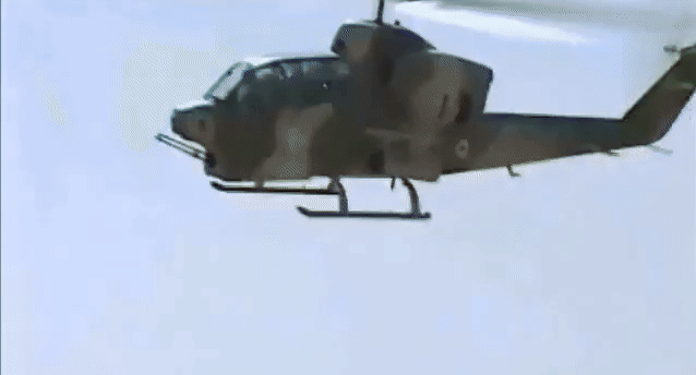 Không quân Israel phá hủy liền lúc 5 trực thăng tấn công AH-1J của Iran